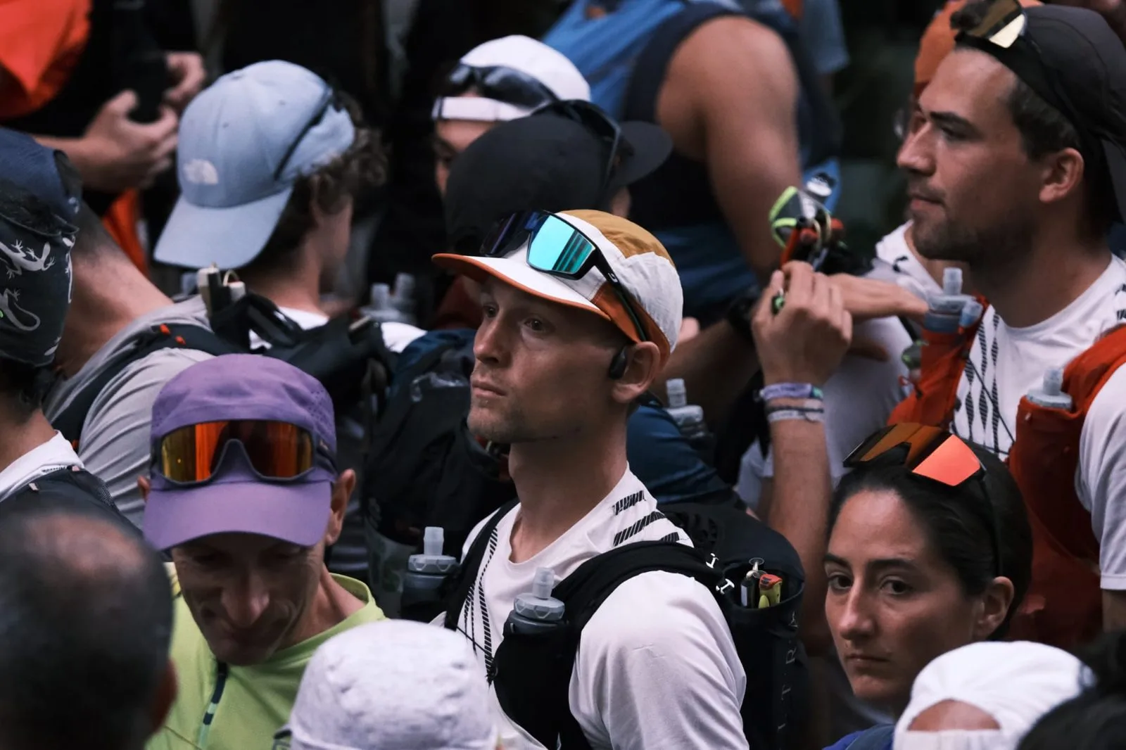 Thibaut sur la ligne de départ, au milieu des coureurs